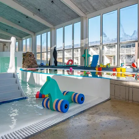 Lv Apartment *